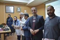 از دانشکاران برتر بیمارستان نیز تقدیر به عمل آمد.